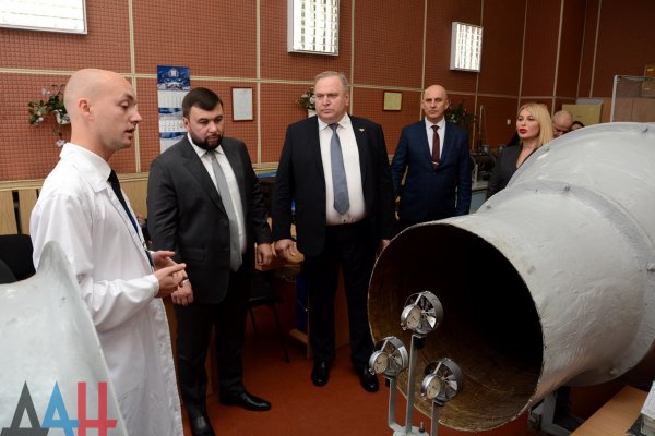 Глава ДНР ознакомился с оборудованием по проверке качества продукции в «Донецкстандартметрологии»