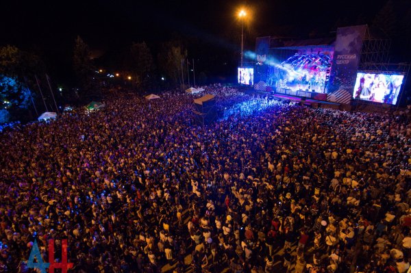 Масштабный концерт с участием российских артистов пройдет 25 октября в Донецке ко Дню флага ДНР