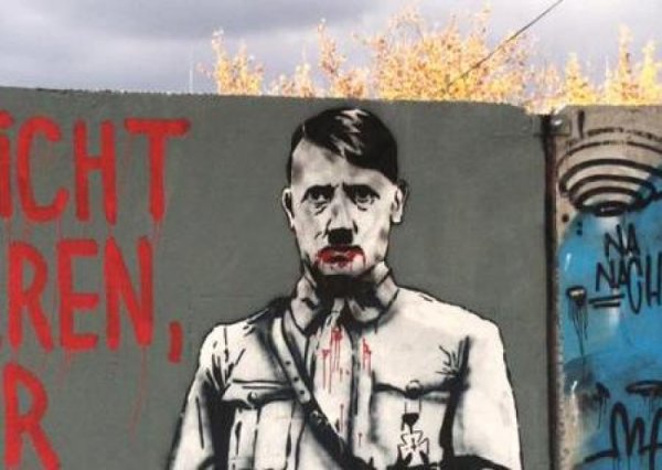 На Украине рядом с еврейской святыней нарисовали Гитлера - «Военное обозрение»