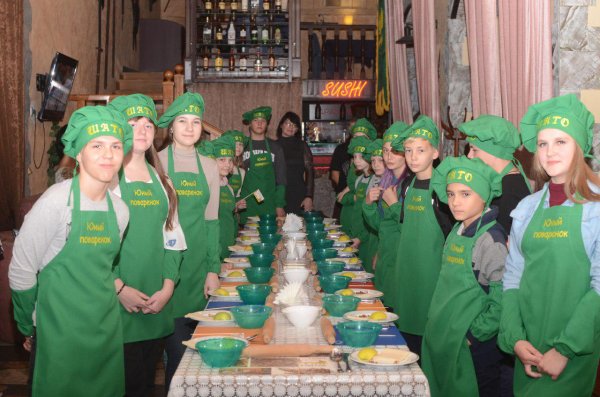Общественники организовали в Донецке кулинарный мастер-класс для детей военнослужащих ДНР