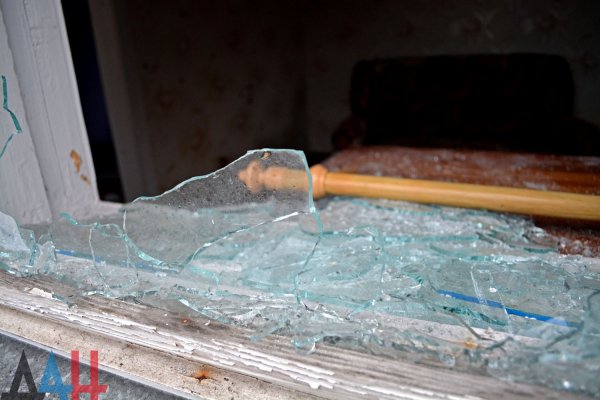 Обстрелами со стороны ВСУ в Докучаевске и селе на юге ДНР повреждены пять домов — СЦКК