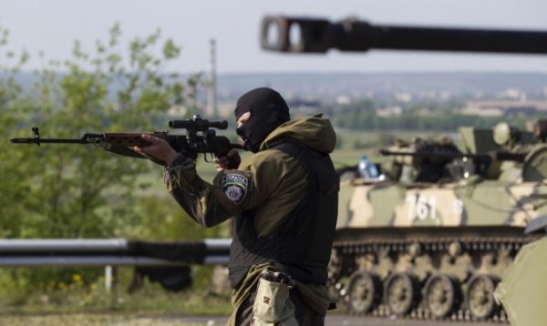 Разведка ДНР сообщила о переброске Киевом под Петровское бронетехники и группы снайперов