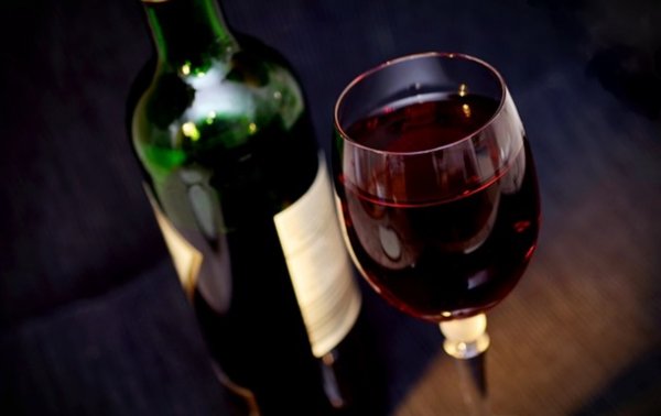 Умеренное употребление алкоголя не приводит к слабоумию – ученые