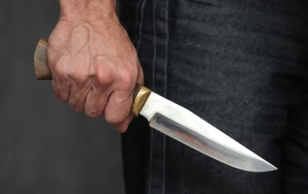 В Черновцах пенсионер с ножом напал на гостей застолья, есть жертва - (видео)