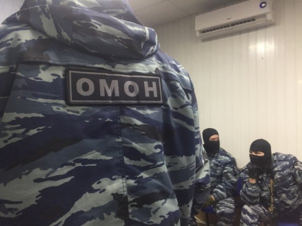 В Екатеринбурге ОМОН нагрянул в нелегальный покерный клуб