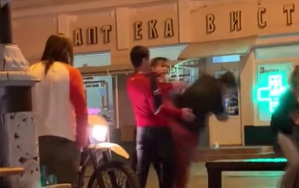 В Крыму чеченский мотоциклист избил журналиста из-за замечания - (видео)