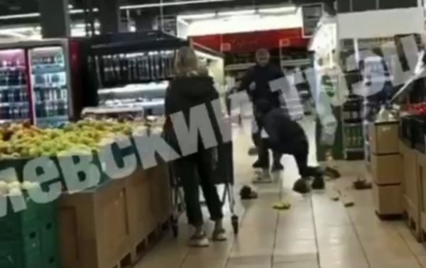 В супермаркете Киева из-за фруктов произошла драка