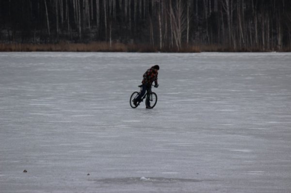 В Сургуте ребенок провалился в ледяную воду
