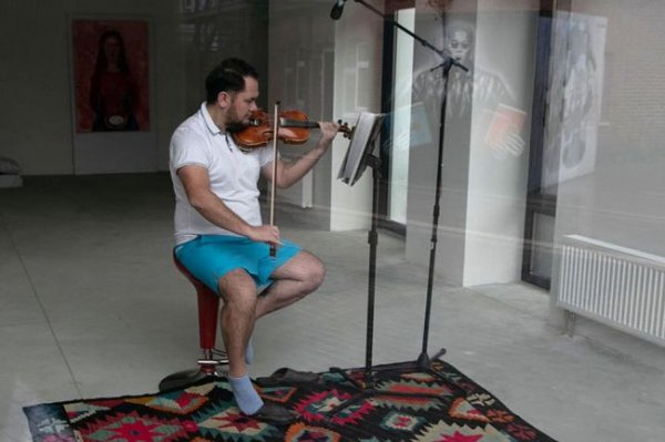 В центре Уфы скрипач решил поголодать «ради башкирского самосознания» - «Новости Дня»