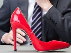 Научный журнал отозвал скандальную статью о привлекательности женщин на каблуках - «Экономика»