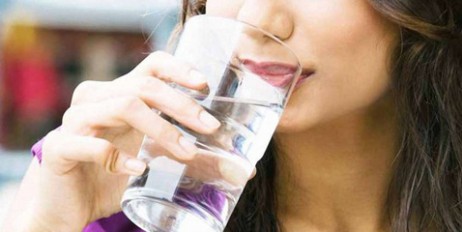 Названы главные причины пить много воды - «Общество»