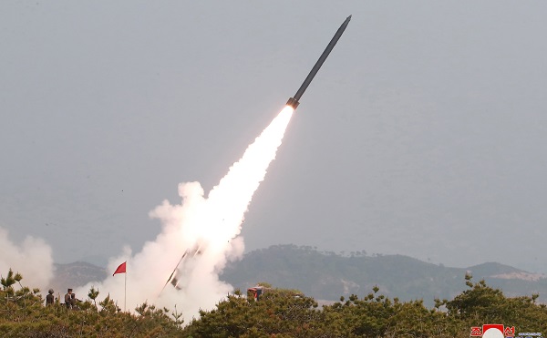 Одна из запущенных КНДР ракет достигла экономзоны Японии - «Новости Дня»