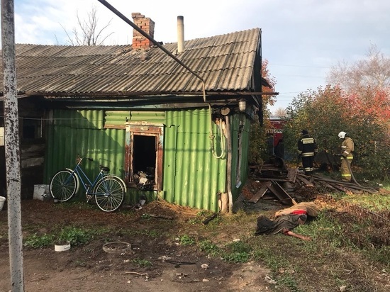 При пожаре в частном доме в Новоаннинском районе погибли два человека