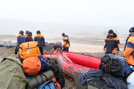 Спасатели продолжают искать пропавших при прорыве дамбы в Красноярском крае - «Новости Дня»