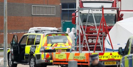 В Англии обнаружили грузовик с 39 трупами нелегальных мигрантов - «Мир»