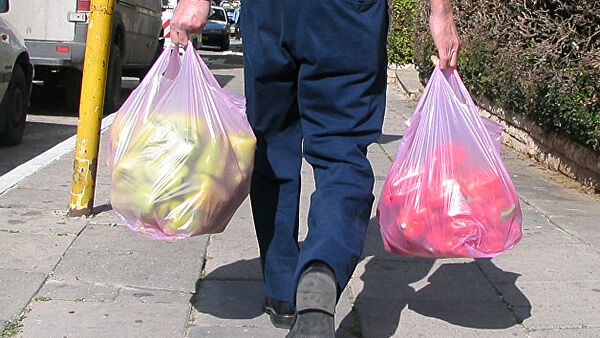В России могут запретить пластиковые пакеты - «Новости дня»