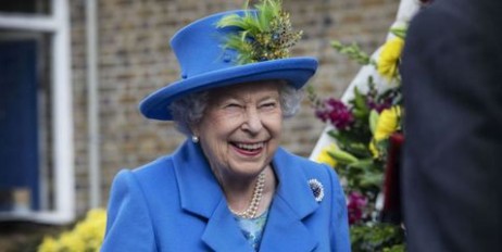 Королева Великобритании отказалась от изделий из натурального меха - «Политика»