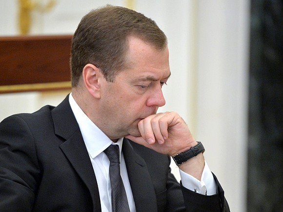 Медведеву на совещании по РЖД налили «чай другого цвета» - «Политика»