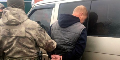 Пенсионер МВД с оружием пытался отбить заключенного у полицейского конвоя - «Экономика»