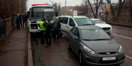 В Черкассах произошло тройное ДТП с автобусом - «Происшествия»
