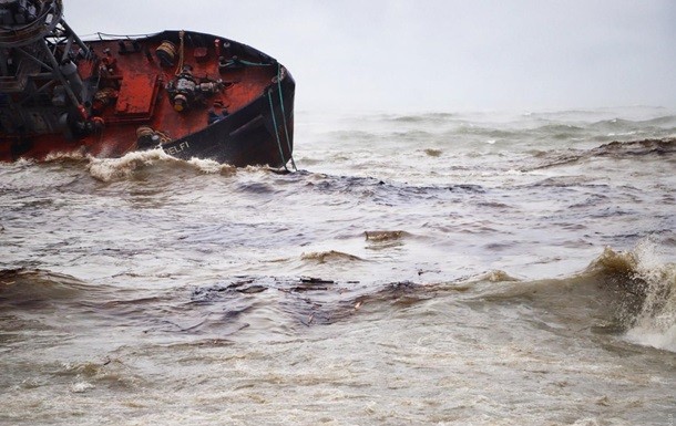 Затонувший в Одессе танкер мог быть задействован в контрабанде нефти – СМИ