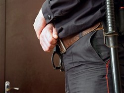 Двух российских полицейских обвинили в избиении задержанного подростка - «Политика»