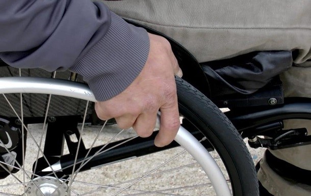 Людей в инвалидных колясках признали участниками дорожного движения