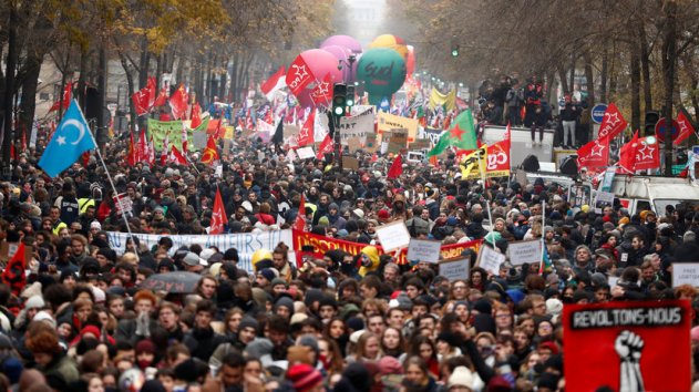 В Париже во время протестов задержали 90 человек - «Спорт»