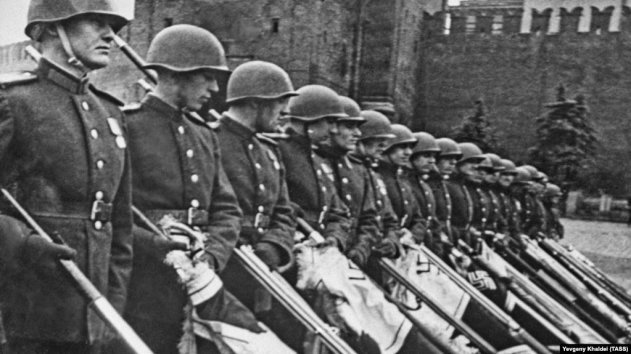 В Самаре с изображения меча, разрубающего свастику, убрали свастику - «Новости дня»