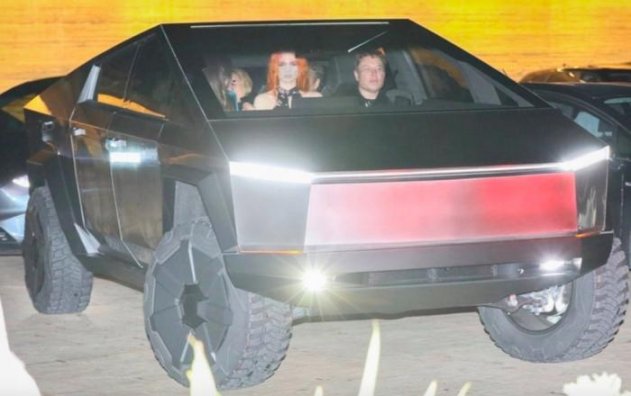 Видео: Илона Маска заметили за рулём Tesla Cybertruck на дорогах Лос-Анджелеса - «Авто новости»