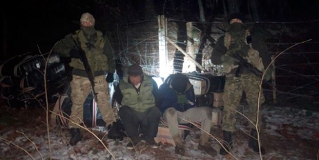 На границе с Румынией пограничники со стрельбой задержали сигаретных контрабандистов - «Общество»