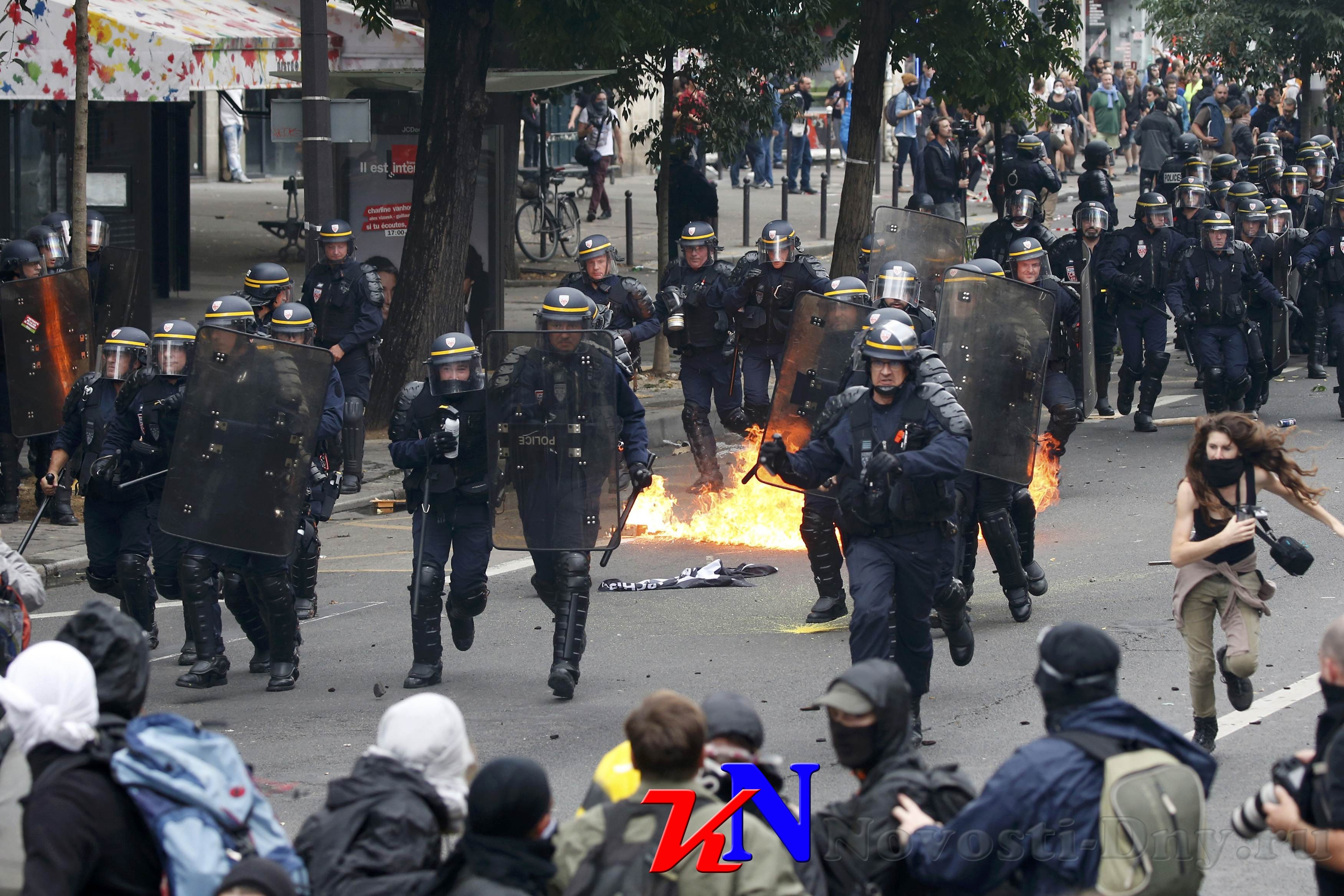 митинги в париже