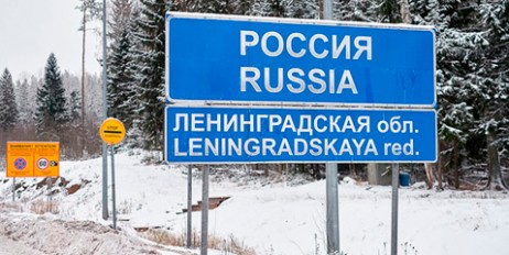Россиянин поставил в лесу столбы и убедил мигрантов, что ведет их через границу с ЕС - «Экономика»