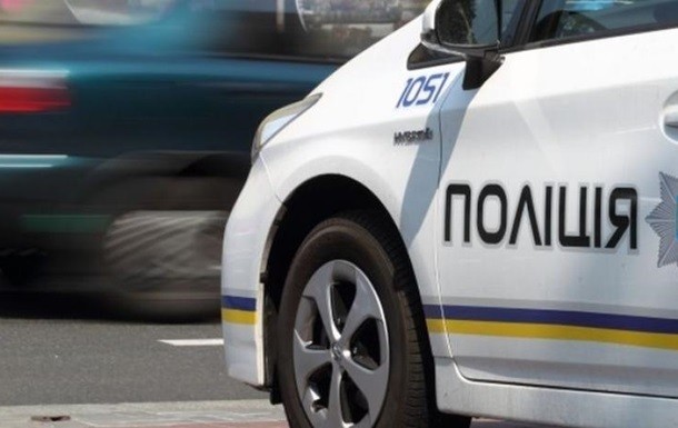 В Киеве полицейские спасли женщину от самоубийства