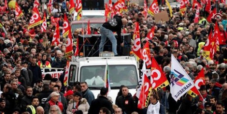 Во Франции проходит общенациональная забастовка против пенсионной реформы - «Мир»