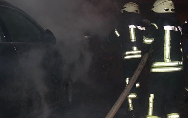 За ночь в Киеве сгорели четыре машины