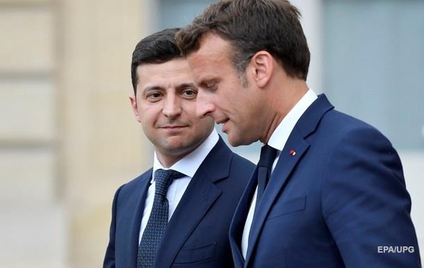 Зеленский поговорил с Макроном перед Парижем