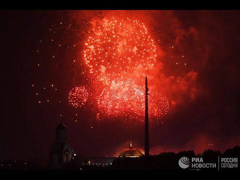 Фейерверк в честь 75-летия освобождения Варшавы в Москве - (видео)