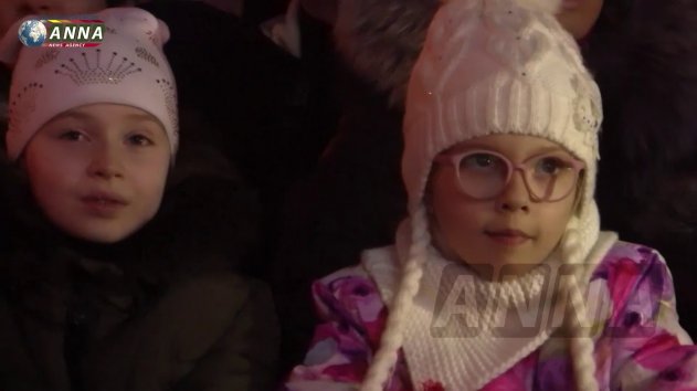 В Донецке зажгли новогоднюю елку 2020 - (видео)