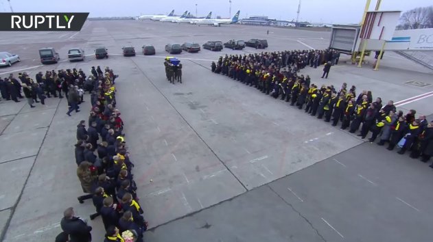 В Киев доставили тела погибших при крушении Boeing украинцев — видео - (видео)