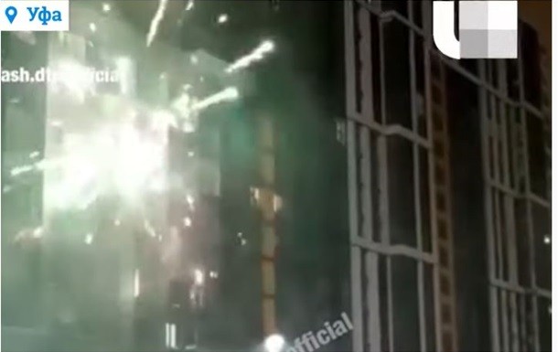 "Обстрел" дома фейерверками попал на видео