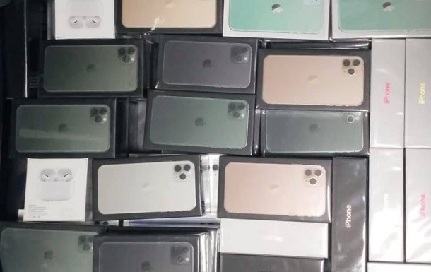 Пассажиры Борисполя забыли багаж с крупной партией новых iPhone