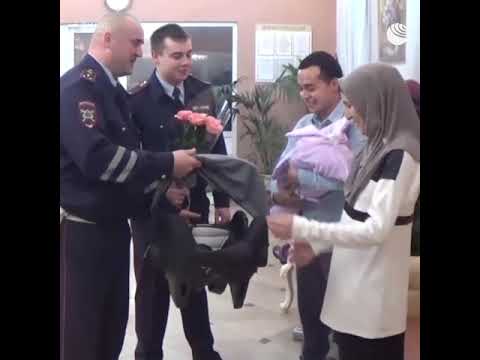 Помогли добраться до роддома - (видео)