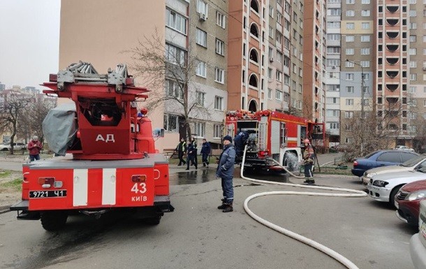 В Киеве горит многоэтажка, есть пострадавшие