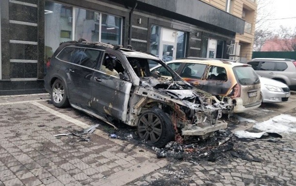 В Ужгороде сожгли авто дипломата - СМИ