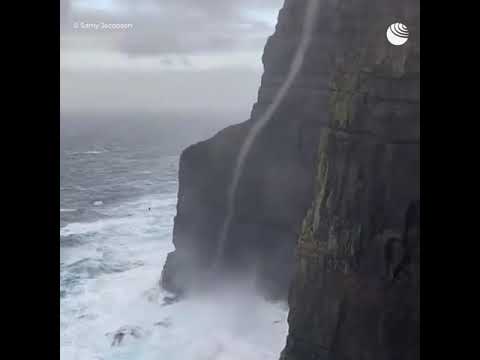 Водопад "наоборот" - (видео)