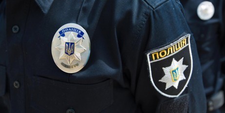 В Мукачево полицейский во время охраны ТИК выстрелил в себя - «Происшествия»