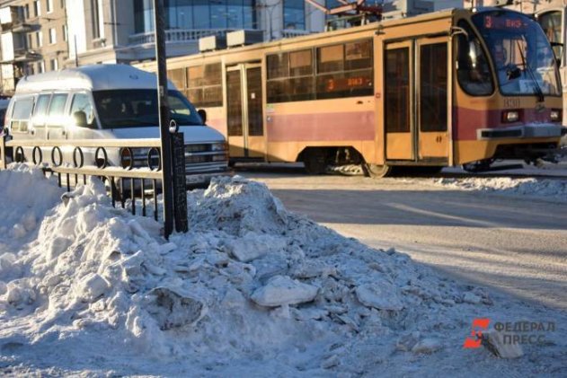 В Екатеринбурге из-за уборки снега массово эвакуируют автомобили
