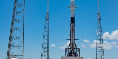 Маск у люті. Випадковий літак зірвав запуск ракети Falcon 9 із 88 супутниками на борту - «Экономика»