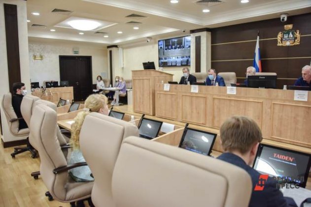 ​Свердловский депутат-ресторатор заявил, что его просили голосовать за конкретных депутатов